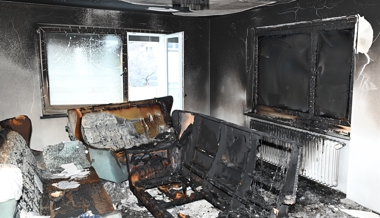 Feuerwehr im Einsatz: Heizdecke entfacht Wohnungsbrand