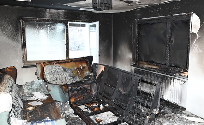 Feuerwehr im Einsatz: Heizdecke entfacht Wohnungsbrand