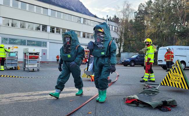 Rund 100 Feuerwehrleute bewältigten einen simulierten Chemieunfall