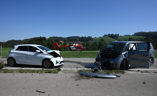 Vier Verletzte nach Mehrfachunfall auf Umfahrungsstrasse H16