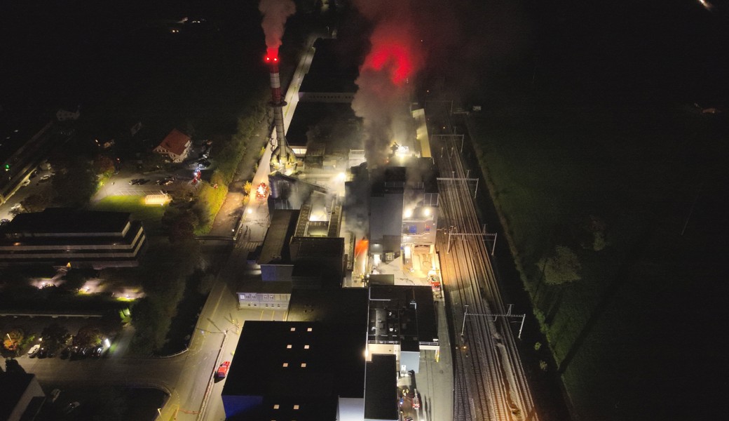 Ausgetretene Steinschmelze in der Flumroc AG löste am 9. Oktober 2025 einen Grosseinsatz aus.