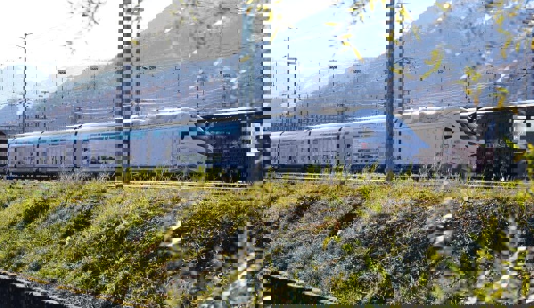  Aufgrund zahlreicher Baustellen in Deutschland erfolgte der Transport des TGV-Prototypen über die Schweiz. 