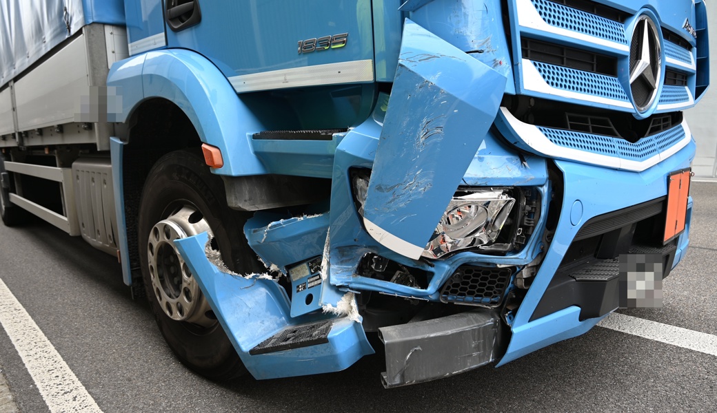 Beim Unfall entstand grosser Sachschaden. 