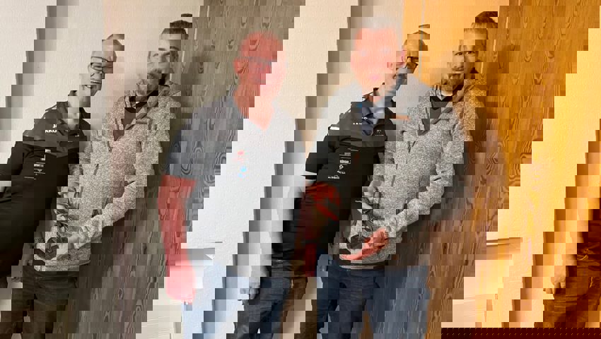  Grund zur Freude: Präsident Peter Eggenberger mit dem neuen Ehrenmitglied Markus Häsler. Bilder: PD