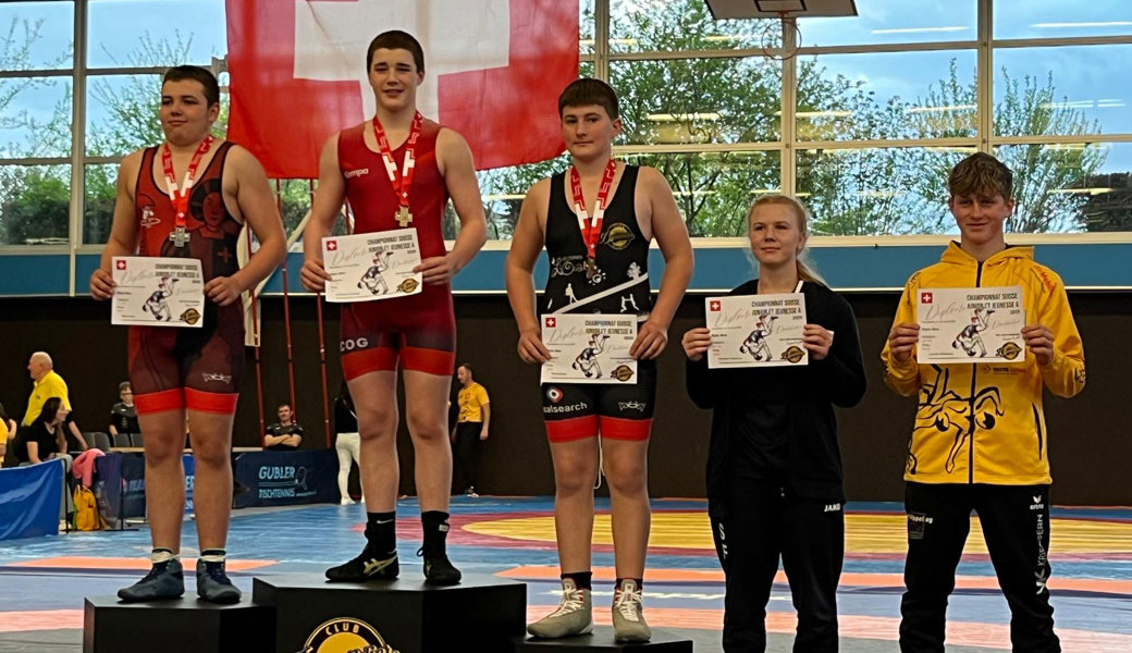 Achilleas Lüchinger (Zweiter von links) gewann seine Kategorie überlegen.