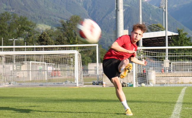 Weiter Weg zum Fussball-Profi: Der Schweizer Meister übt sich in Geduld