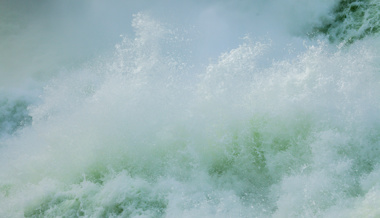 Wasserfall hinuntergesprungen: Drei Todesopfer nach Unfall