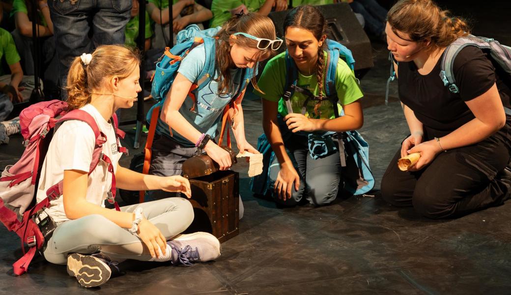 Die Theater-Kids von Minising nahmen das Publikum mit auf Schatzsuche – die anders ausging, als möglicherweise erwartet.