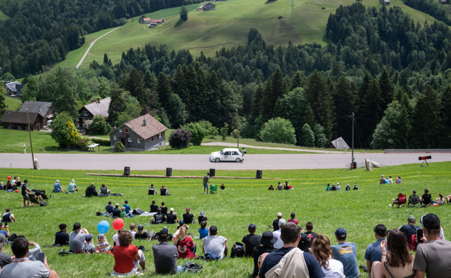 Unfall, Rega-Einsatz und Zuschauerrekord: 9000 Schaulustige pilgern ans Bergrennen Hemberg