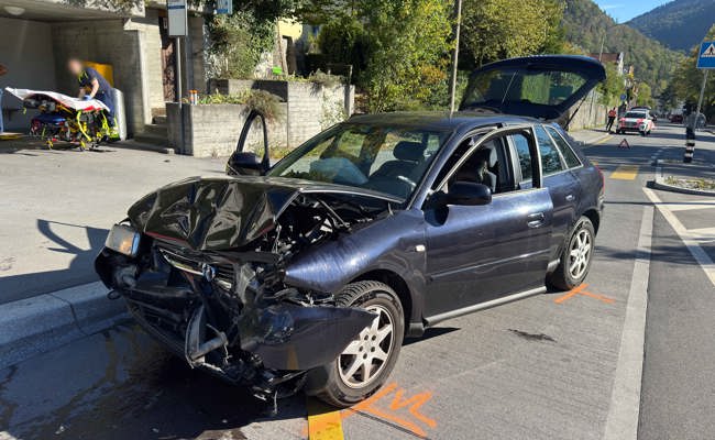 Zwei verletzte Fahrzeuginsassen nach Frontalkollision