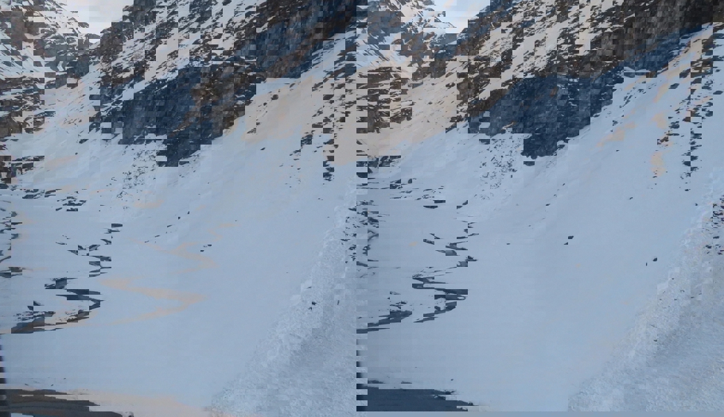  Die Unfallstelle: Zwei Skitourengänger konnten in Vals nur noch tot geborgen werden. 