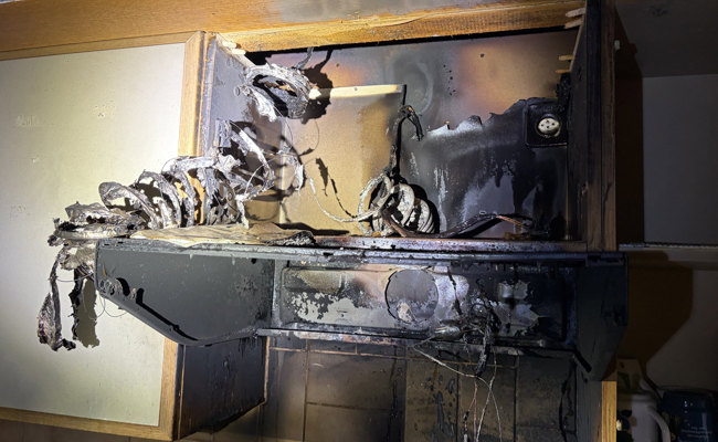 Küchenbrand in Dachwohnung – Bewohnerin verletzt