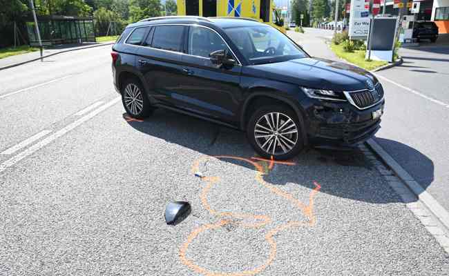 Beim Abbiegen mit Motorrad kollidiert