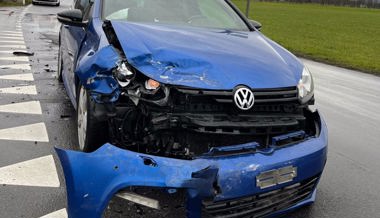 Unfall beim Linksabbiegen in Kriessern: Autofahrer wurde leicht verletzt