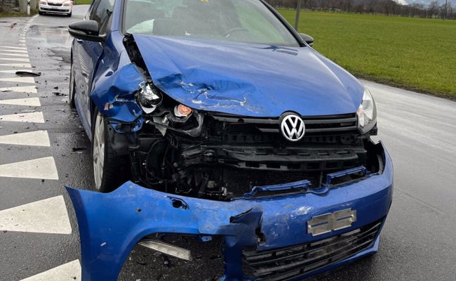 Unfall beim Linksabbiegen in Kriessern: Autofahrer wurde leicht verletzt