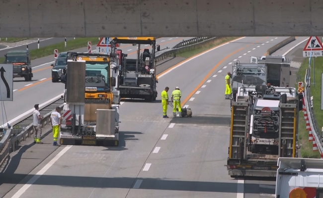 Hitze lässt Fahrbahnbelag auf A13 erneut aufbrechen