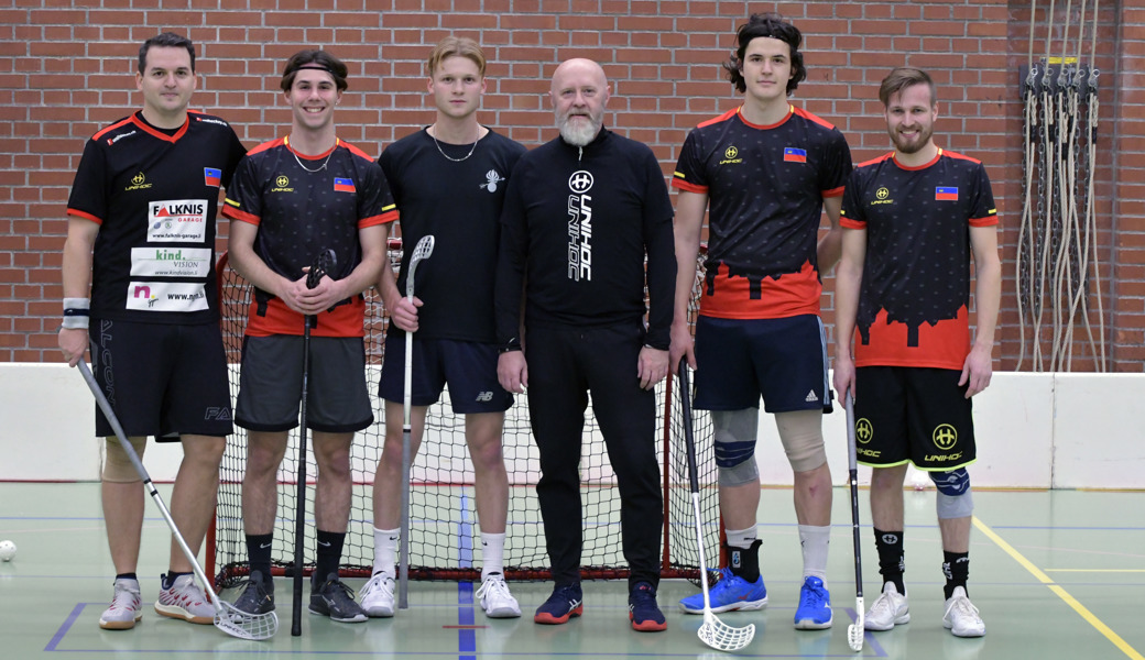 Ranger international: Mathias Inhelder (Captain), Hannes Bicker, Andreas Tischhauser, Marco Kipfer (Nationaltrainer), Lino Heeb und Remo Tischhauser (von links).