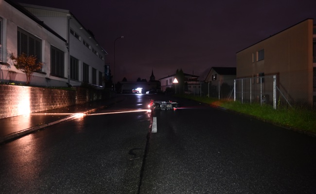 Fahrunfähig und ohne Führerausweis: Motorradfahrer verletzt sich schwer