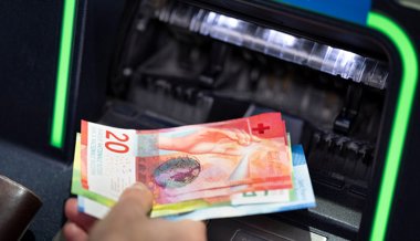 Mann entnimmt liegengebliebene Geldnoten: «Ich weiss von nichts»