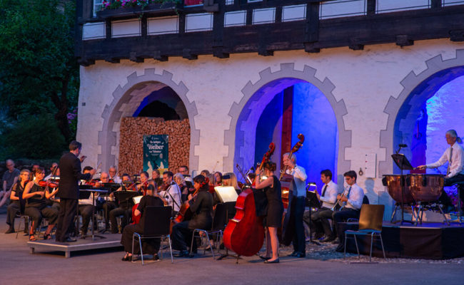 Von Vollmondnacht inspiriert: Feiner Musikgenuss in romantischer Atmosphäre