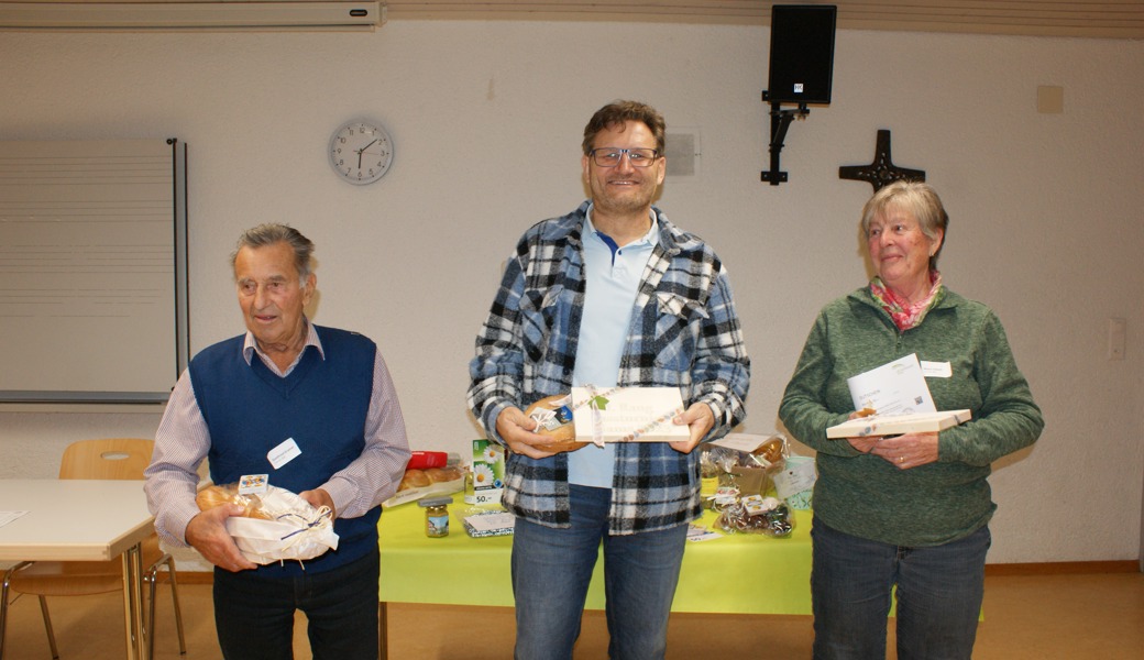Jasskönig Armin Wessner (Mitte), Gottfried Kramer (zweiter Platz, links), Marie Vetsch (dritter Platz, rechts).