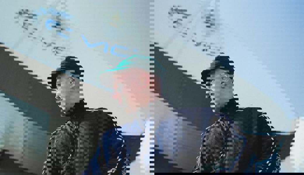 Lässt es am Samstag im Rahmen seiner Tour im Buchser Club Krempel mit Mundart-Hip-Hop krachen: Der im Werdenberg aufgewachsene Rapper Luuk. 