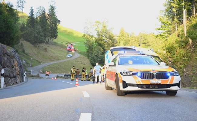 33-Jähriger landet mit Motorrad in Bachbett