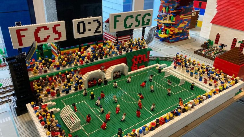  Auch ein Fussballstadion, in dem der FC St. Gallen vor vollen Rängen spielt, durfte in der Lego-Stadt nicht fehlen. 