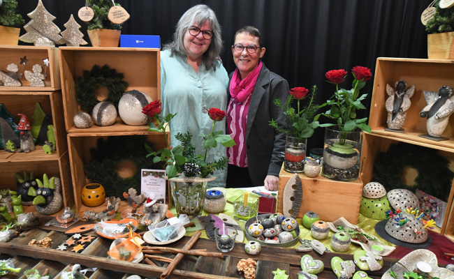 Mit Herz von Hand Gemachtes aus dem Dorf