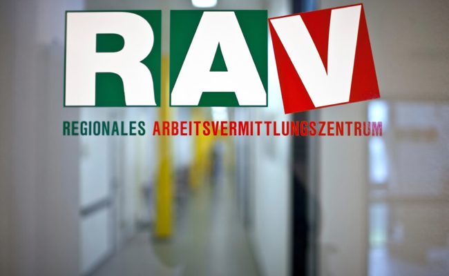 Arbeitslosikgkeit und Kurzarbeit liegen weiterhin auf einem tiefem Stand