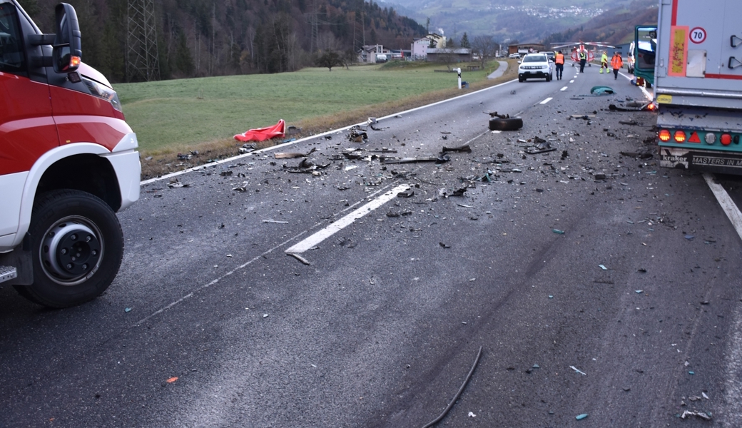 Die Unfallstelle auf der N28 in Schiers.