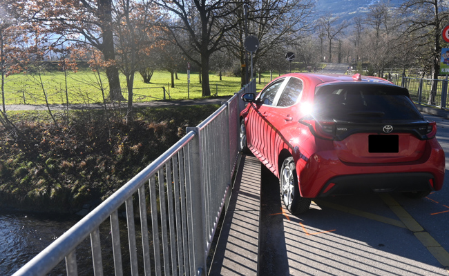 Autofahrerin verunfallt und stirbt später im Spital