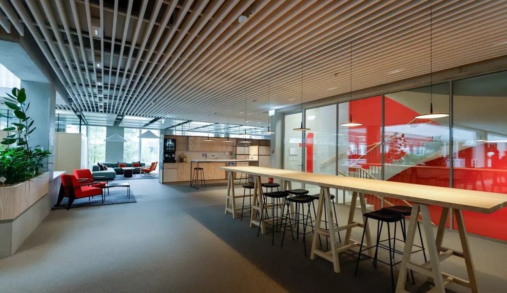 Der Hilti-Campus umfasst mehrere Gebäude und erfüllt alle Standards eines modernen Grossarbeitsplatzes.