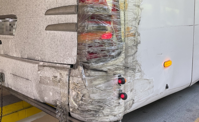 Fahrgestell durchgerostet, Bremse defekt, Licht geklebt: Polizei stoppt türkischen Reisecar