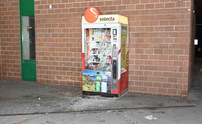 Automat aufgebrochen: Polizei erwischt Diebe in flagranti