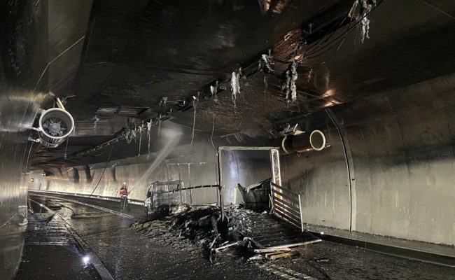 Fahrzeugbrand in Tunnel bei Klosters: Pferde aus brennendem Transporter gerettet