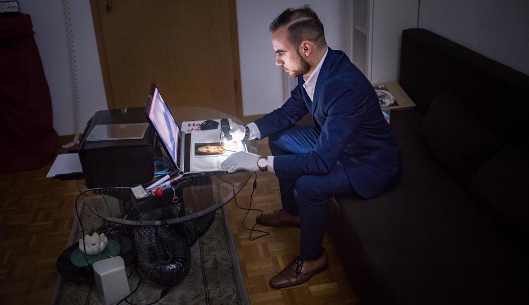 Gibt in einer deutschen TV-Sendung Einblick in seine einzigartige Tätigkeit: Alessandro Pippia aus Buchs.