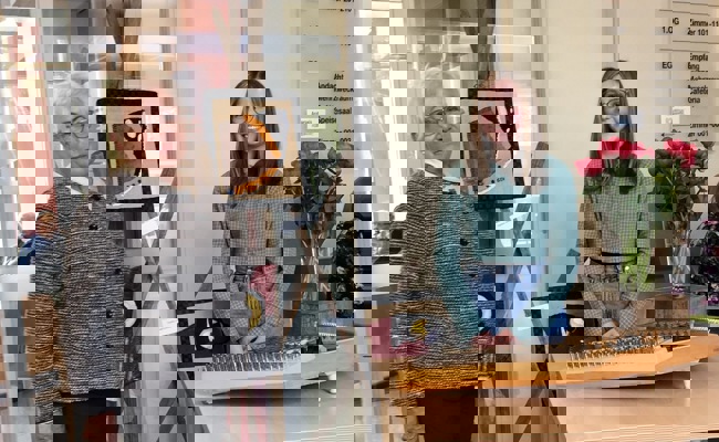 Midissage statt Vernissage für Textilbilder von Gertrud Künzler im Altersheim Forstegg