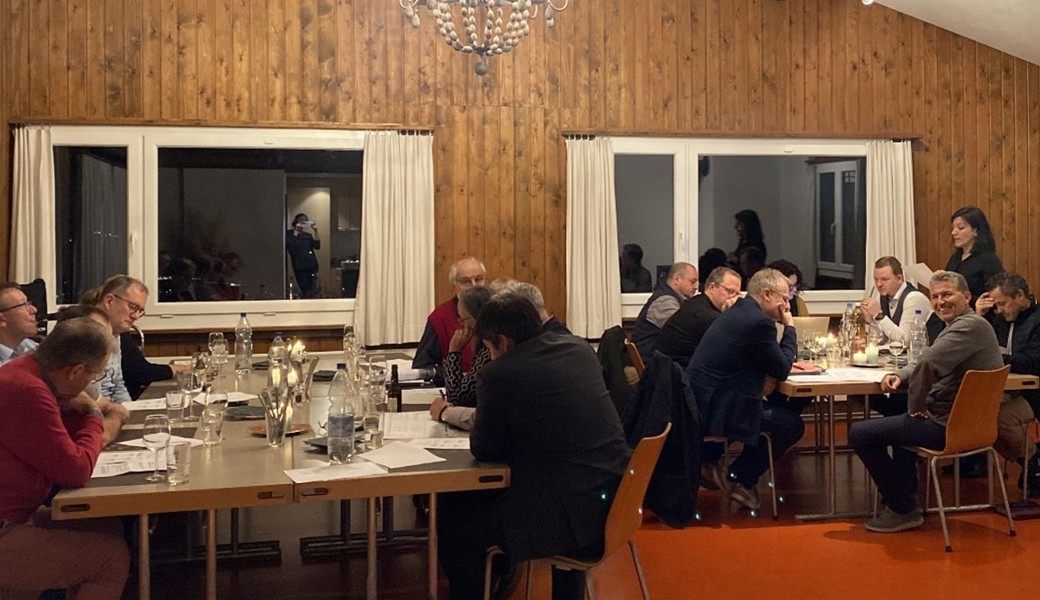 Das Budget 2024 im Fokus: Die FDP-Ortspartei Sevelen hat ihre erste ausserordentliche Mitgliederversammlung 2023 im Hüttli der RGS Sevelen abgehalten.