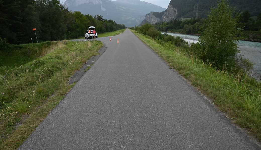 Der Unfall ereignete sich auf dem Rheindamm bei der Verzweigung in Richtung des Bauersträsschens.