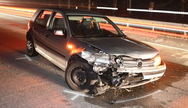 27-Jährige prallt auf der A13 mit ihrem Auto in die Leitplanke und verletzt sich