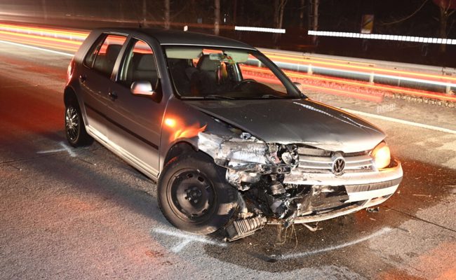 27-Jährige prallt auf der A13 mit ihrem Auto in die Leitplanke und verletzt sich