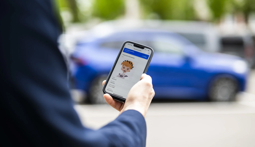 Der Fahrausweis auf dem Handy: Sagt die Stimmbevölkerung Ja zur E-ID,  soll das schon bald Realität werden.