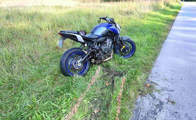 Überholvorgang in Salez geht schief: Motorradfahrer stürzt und verletzt sich