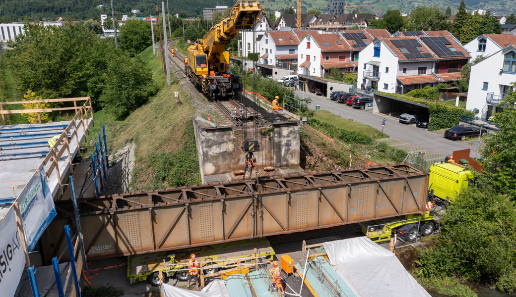 Bahnbauarbeiten entlang dem Buchser Kanalweg.