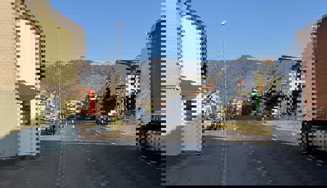  Hier war die Radaranlage aufgestellt. Der heute 30-Jährige fuhr statt der erlaubten 50 km/h doppelt so schnell. 