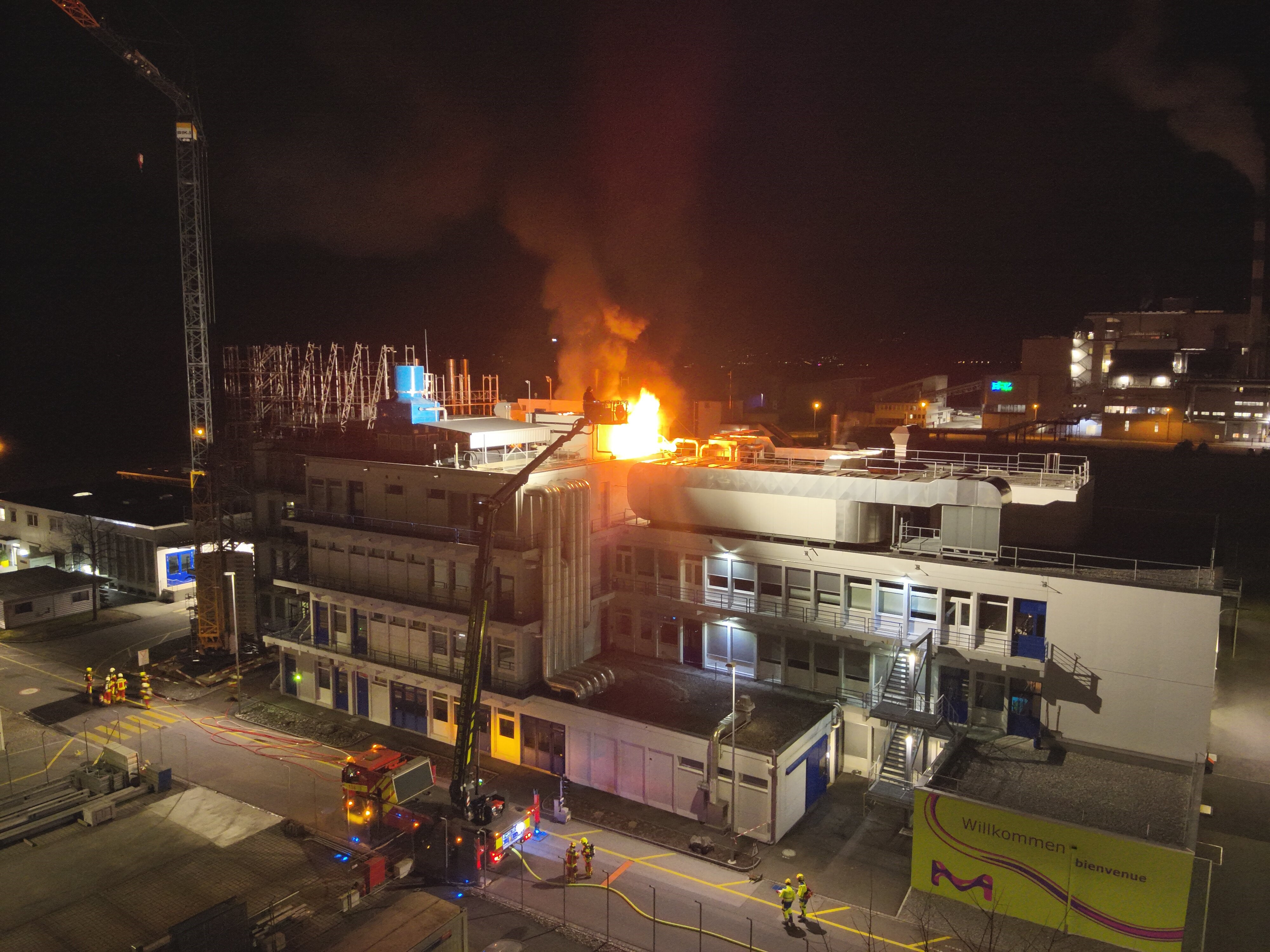 Schon wieder ein Brand: Auf einem Dach brach Feuer aus