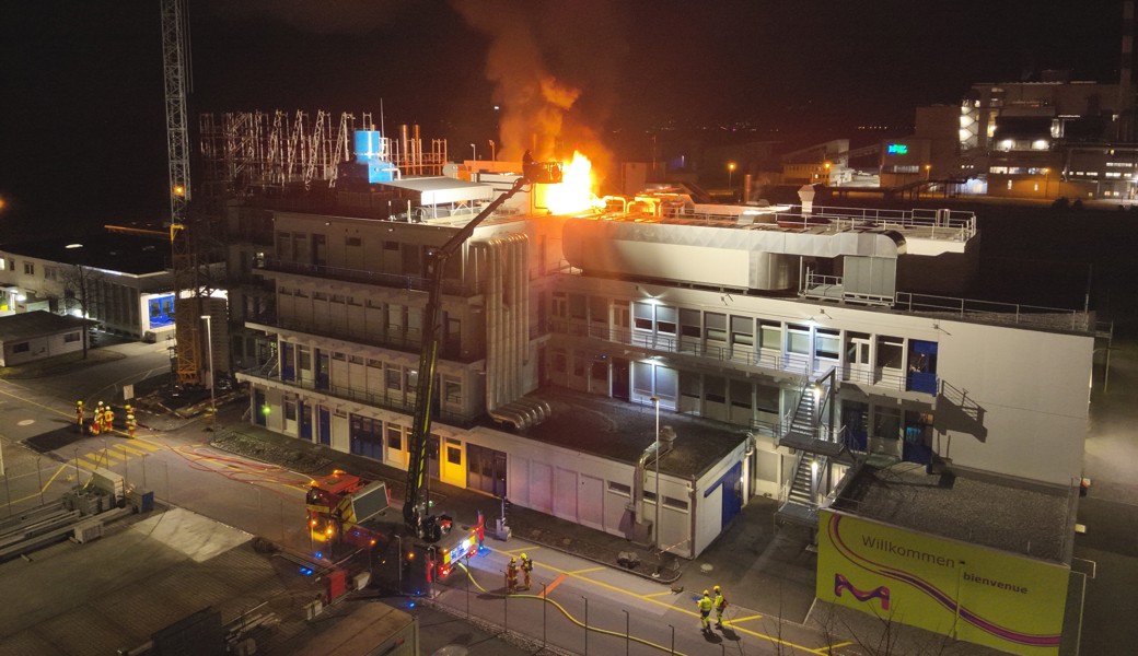 Als Brandursache steht eine technische Ursache im Vordergrund.