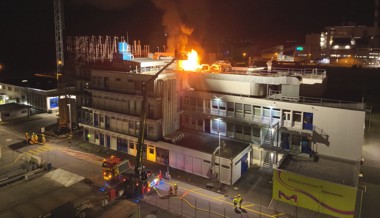 Schon wieder ein Brand: Auf einem Dach brach Feuer aus