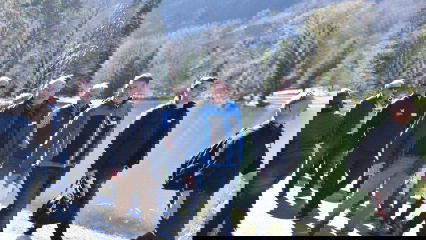  Mit Chinos und Sneakers unterwegs: Ein Regierungsrat trägt nicht ausschliesslich Anzug und Krawatte, sondern er passt sein Outfit dem Anlass an. Darum muss er sich auch gelegentlich während des Tages umziehen.